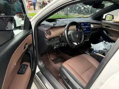 VinFast VF6 Plus 2025 белый, зарядка KGH