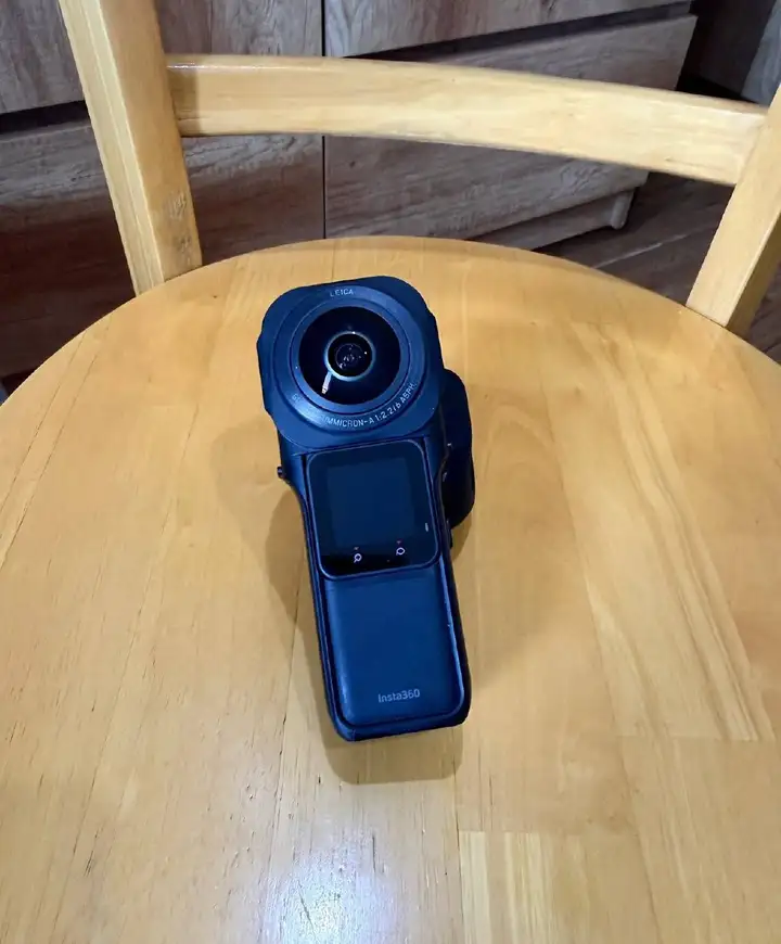 Личные вещи: Insta360, iPhone, Nike, Jordan, куртки, часы, ремни, Yeezy, BE@RBRICK
