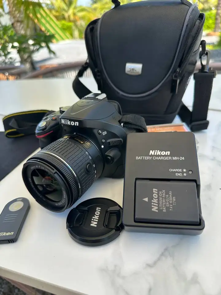 Фотоаппарат зеркальный Nikon D5200 Kit 18-55мм f/3.5-5.6, черный