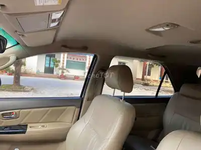 Toyota Fortuner SUV 7 мест Автомат Серебристый