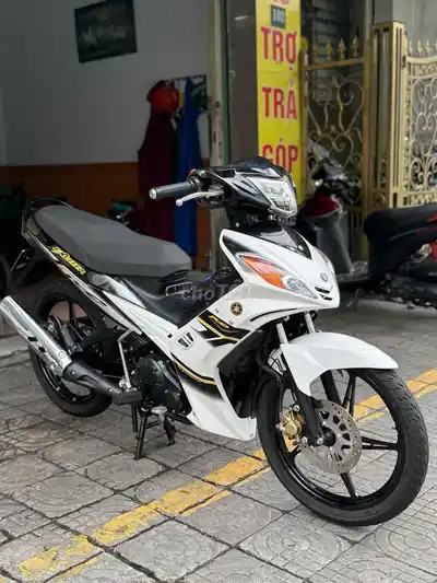 Yamaha Exciter с ручным сцеплением, бело-черный
