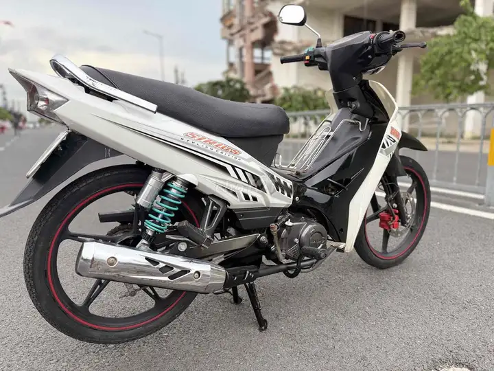 Yamaha Sirius 50cc черно-белый, полуавтомат