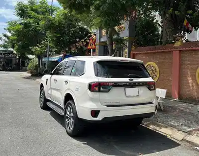 Ford Everest Titanium 2023 4x2 27000 км Белый
