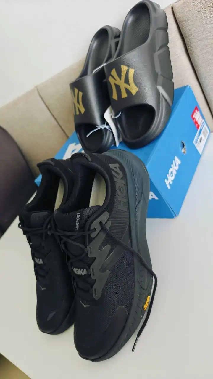 Тапки и беговые кроссовки Hoka Transport