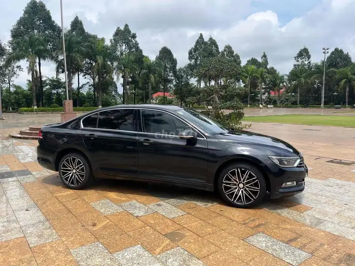 Volkswagen Passat, черный, автомат, 5 мест