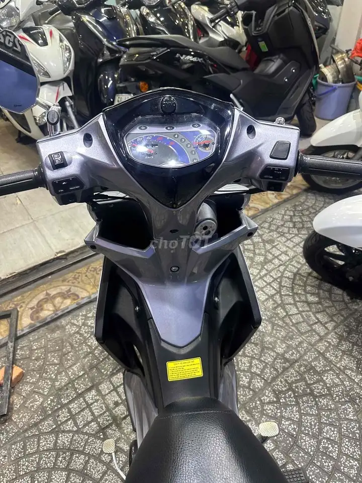 SYM Galaxy 11/2025 Серебристый 4 000 км, супер новое состояние