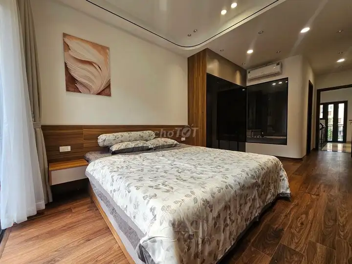 Bán nhà 8 tầng ô tô vào nhà Hoa Lâm, Long Biên hơn 10 tỷ