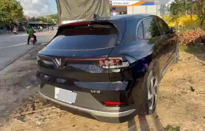 VinFast VF8 Eco с батареей CatL, бесплатная зарядка, 2023 г.в.