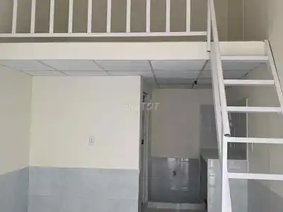 СДАЕТСЯ КОМНАТА В ОБЩЕЖИТИИ ПЛОЩАДЬЮ 25 М2, С МАНСАРДОЙ, ПРОСТОРНАЯ, СВЕЖАЯ