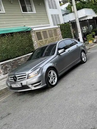 Mercedes C300 AMG 2011 серебристый серый 100 тыс. км