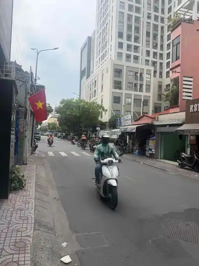 Дом целиком, фасад Nguyen Trong Tuyen, рядом с Академией авиации