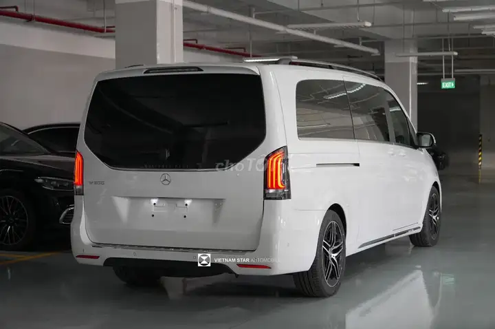 Mercedes V 300 2026: в наличии, 7 мест, бизнес-класс