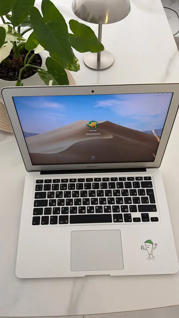 MacBook Air 13 2017 8/128 ГБ