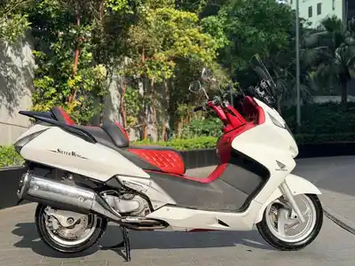 Honda Silver Wing 600cc белый/красный