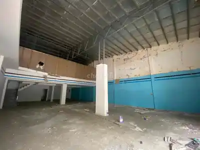 ДОМ С ФАСАДОМ НА ГЛАВНОЙ УЛИЦЕ. ТУРИСТИЧЕСКАЯ ЗОНА