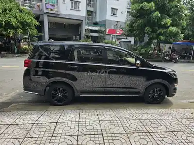 Toyota Innova Venture 2019 Черный