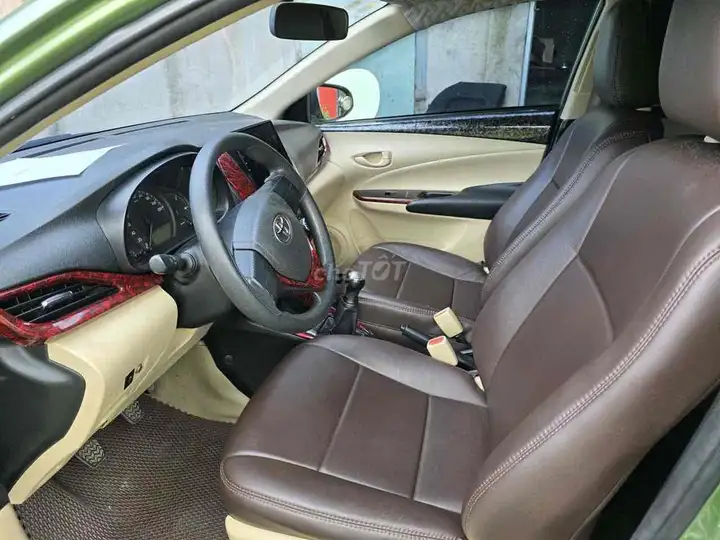 Toyota Vios зеленый 5 мест