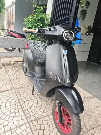 Скутер Vespa 50cc, 2024 год, черный, все функции работают