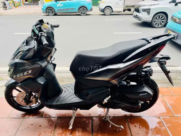 Honda Vario 160 2023 черный Индонезия 33xxx км