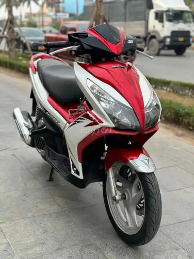 Honda Air Blade 125 красно-белый, как новый