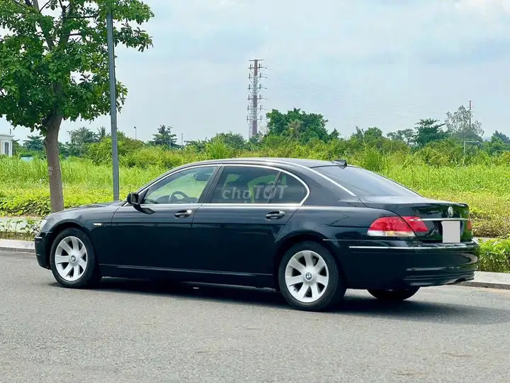 BMW 750Li 2006 черный 5 мест