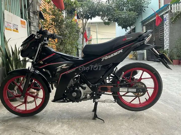 Suzuki Raider Fi 2019 Черный с красными наклейками