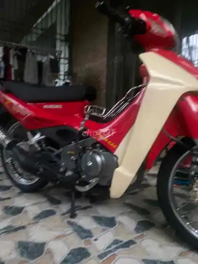 Мопед Suzuki Xipo, цвет красно-бежевый
