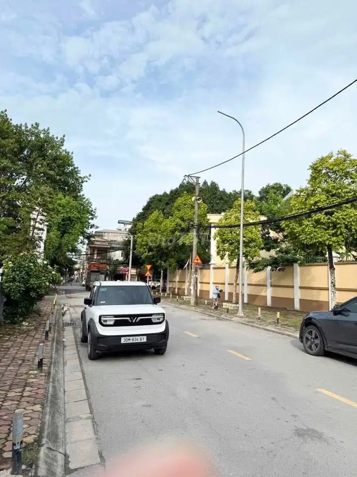 Bán nhà Lô góc, Long Biên, 50m2, 4 tầng, gần Big C