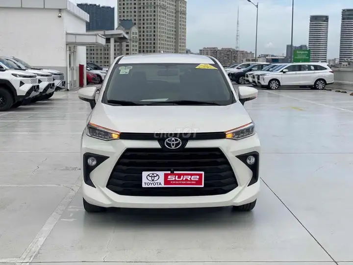 Toyota Avanza Premio 2024 1.5 CVT Белый