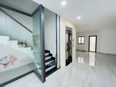 Целый дом 5x20м Vạn Phúc City (без лифта) – с офисной мебелью