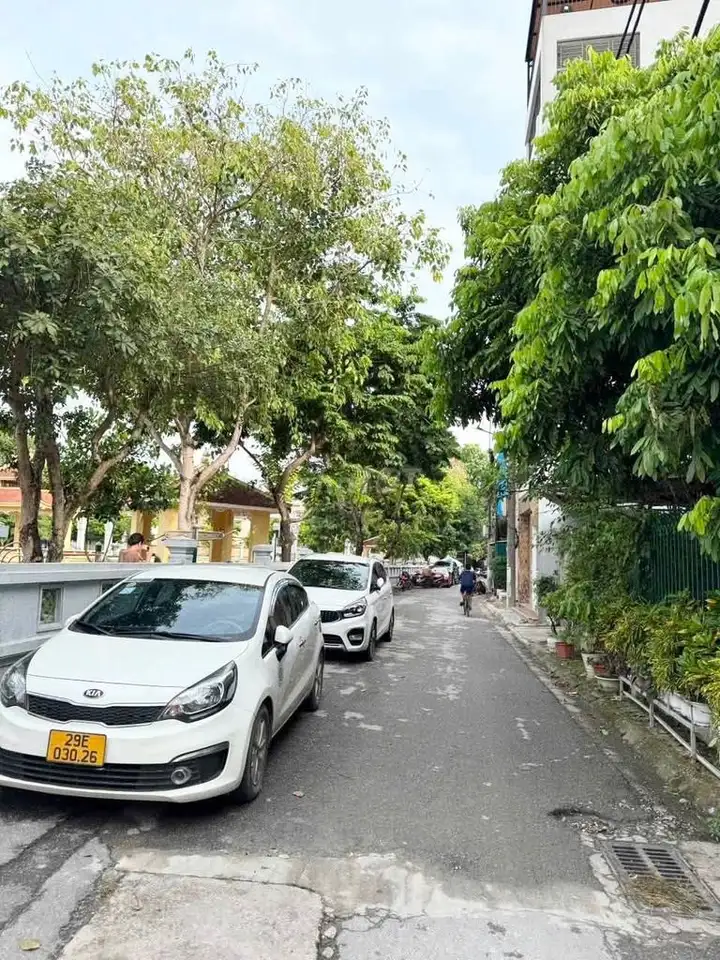 Bán nhà Lô góc, Long Biên, 50m2, 4 tầng, gần Big C