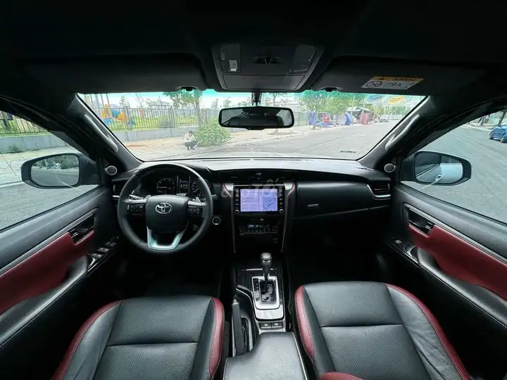 Toyota Fortuner Legender 2.4AT 2025 дизель