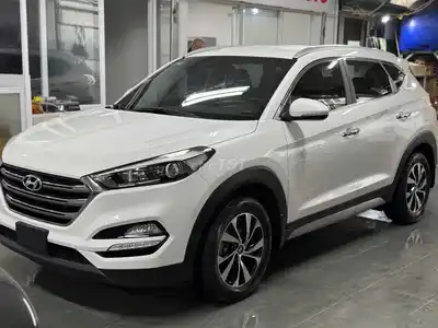 Hyundai Tucson 2018 Стандартная белый 93 400 км