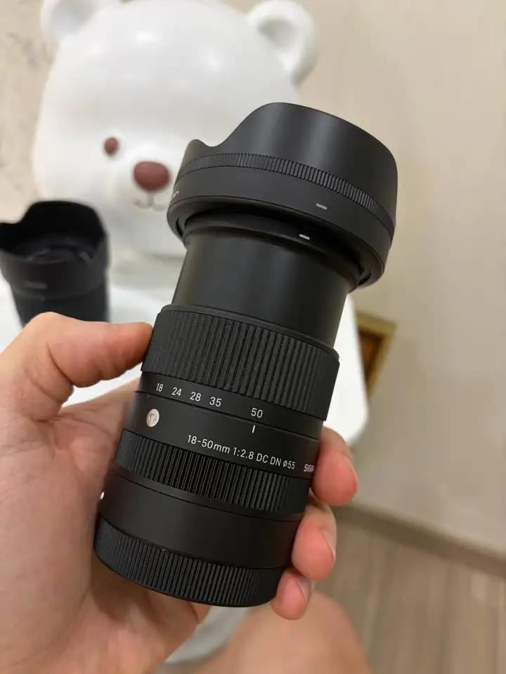 Sony A6400 + Sigma 18-50mm F2.8 + Viltrox 25mm F1.7