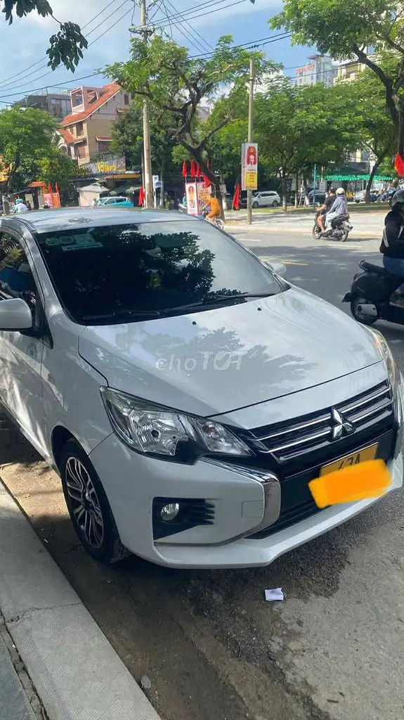 Mitsubishi Attrage механическая коробка 100.000 км белый