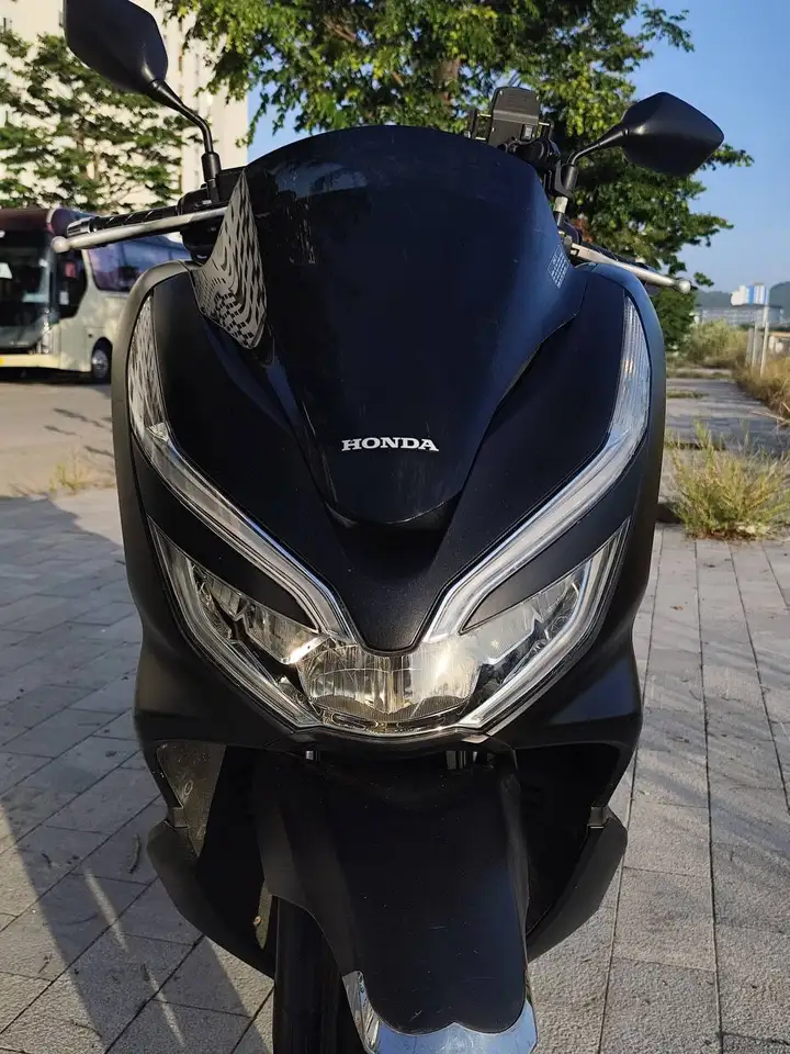 Honda PCX-3 150 кубов (2018 год)