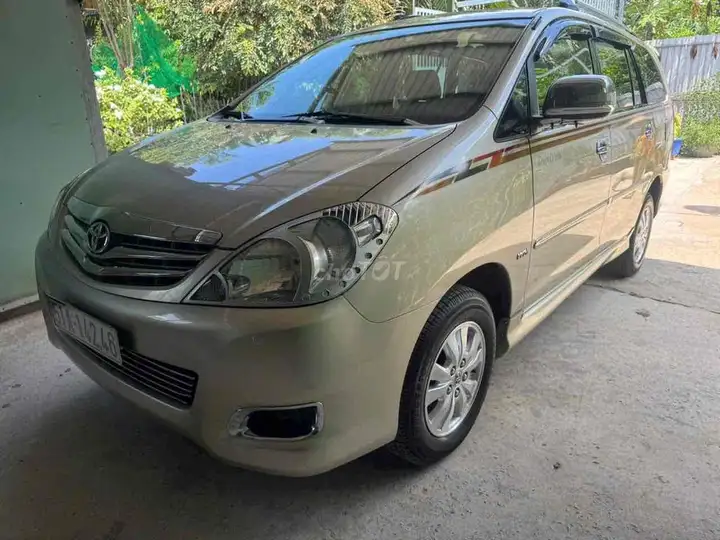 Toyota Innova 2008 Автомат 81000 км Песочный