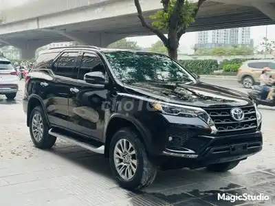 Автомобиль Toyota Fortuner 2.7L 4x2 AT 2022 - 865 миллионов