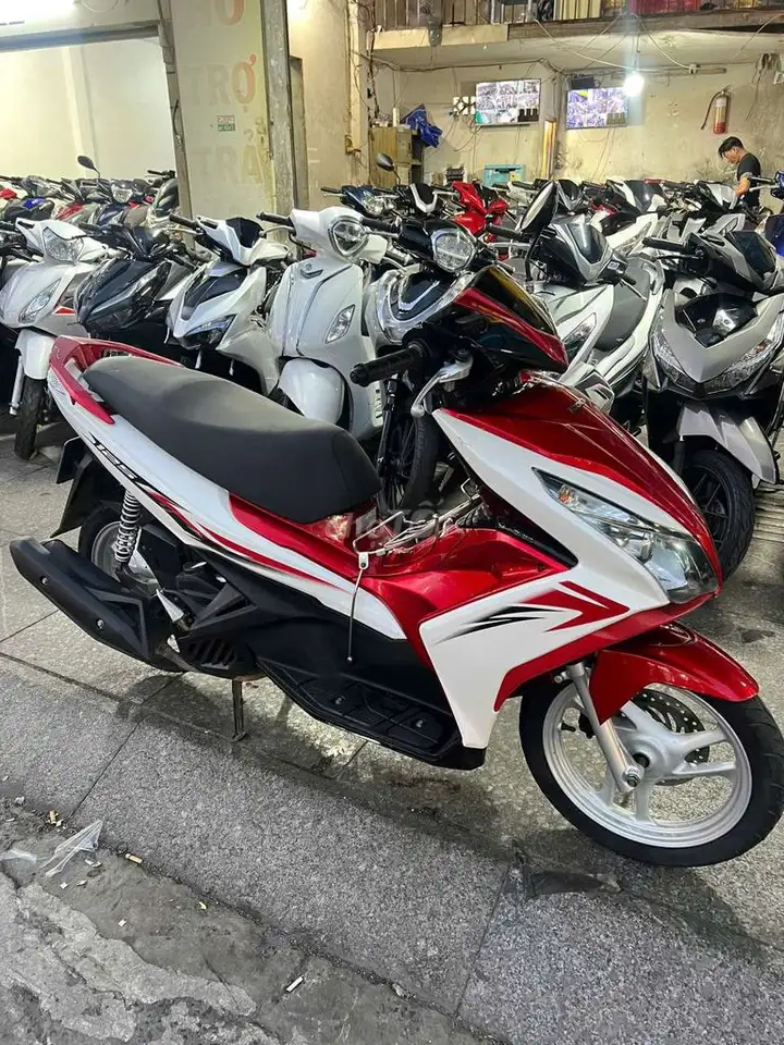 Honda Air Blade 2014 красно-белый