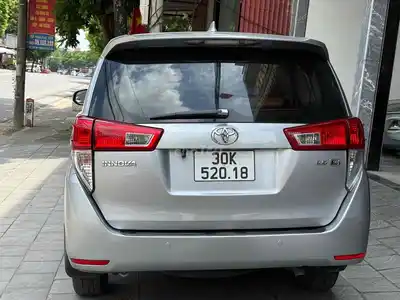 Toyota Innova E 2017 механическая серебристая 7 мест