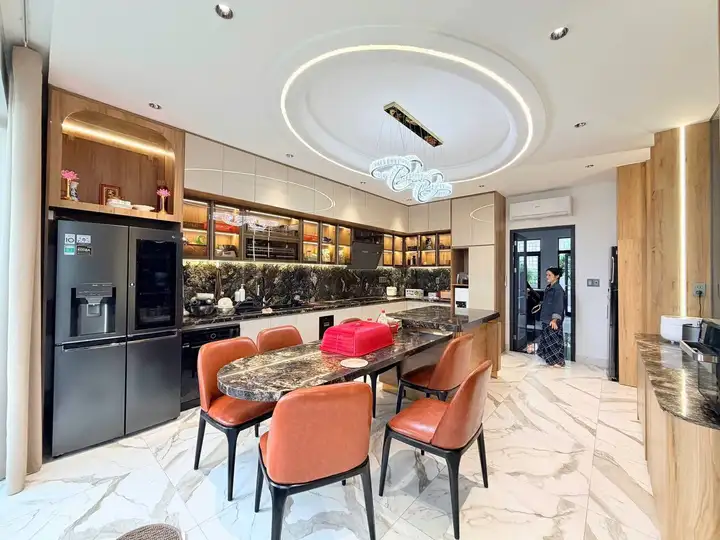 Дом 3 этажа, 3 спальни, 100 м²