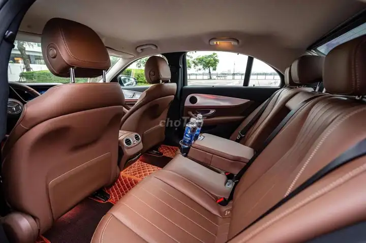 Mercedes-Benz E180 2024 черный, 3.xxx км