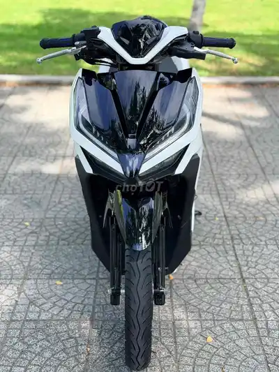 Honda Vario 150 2021 бело-черный, новые хромированные диски