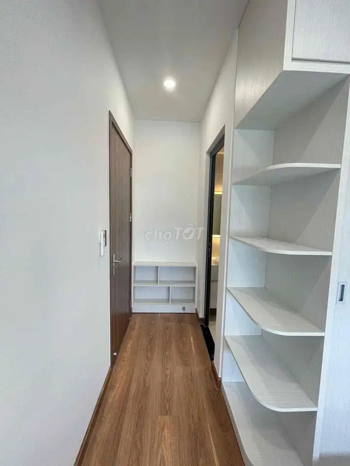 2-комн. кв., 66 м², с мебелью, центр Округа 7, рядом с Фу Ми Хынг