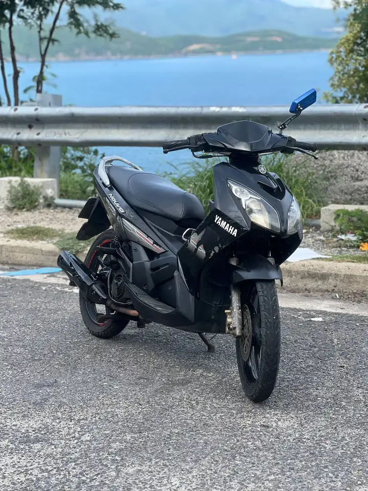 Скутеры Yamaha Nouvo 2 и Suzuki Hayate
