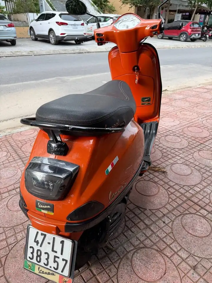 Итальянский скутер Vespa 1998 года выпуска