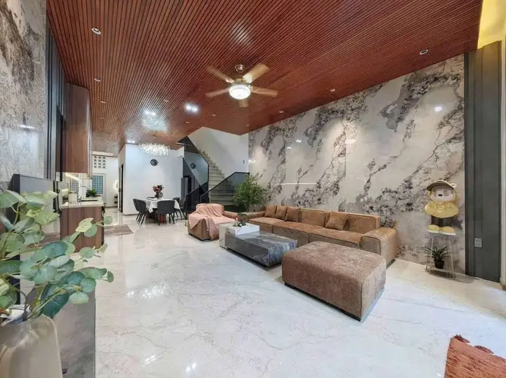 Дом 3 этажа, 4 спальни, 100 м²