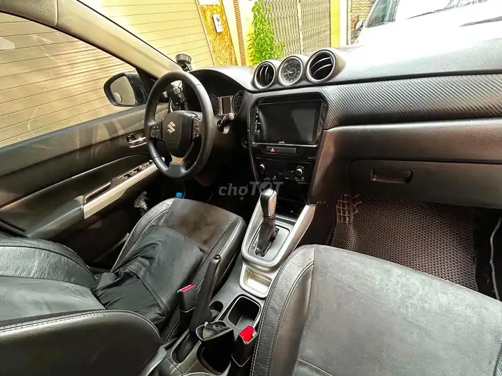 Suzuki Vitara 2016, изумрудный