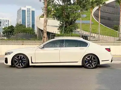 BMW 740Li белый 5-местный бензин