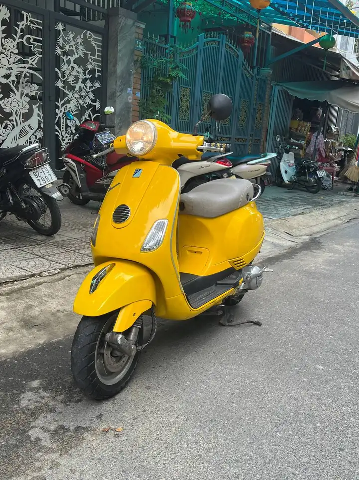 Мотоцикл Vespa 125 LX